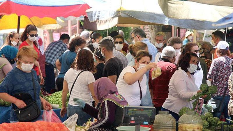 Muğla'da halk pazarında sosyal mesafe hiçe sayıldı