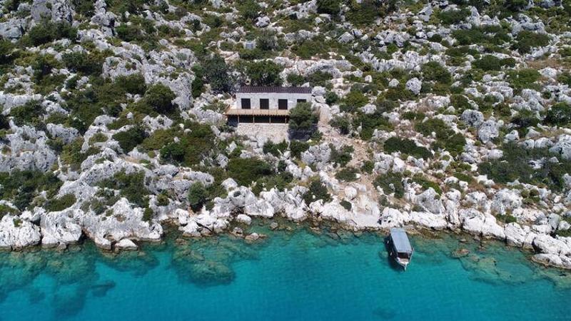 Doğal sit alanında, 48 saatte kaçak villa yapmışlar