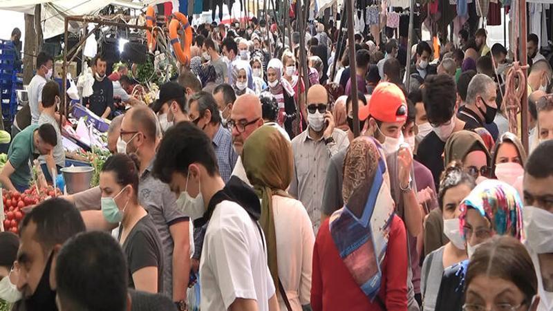 Avcılar'da semt pazarında aşırı kalabalık oluştu