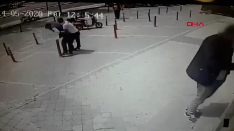 Beylikdüzü'nde bankadan çıkan adama gasp dehşeti kamerada