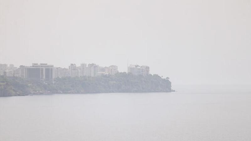 Antalya'nın üstüne nem bulutu çöktü