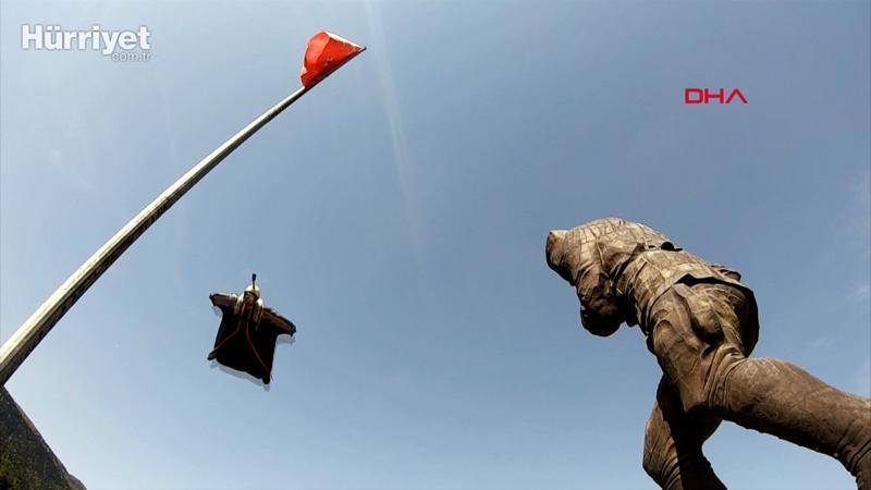 Türkiye'nin en büyük Atatürk Anıtı'na nefes kesen atlayış kamerada