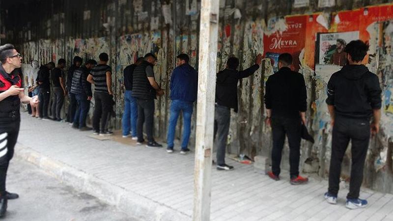 Sokağa çıkma yasağını ihlal eden 13 kişilik arkadaş grubu polise yakalandı