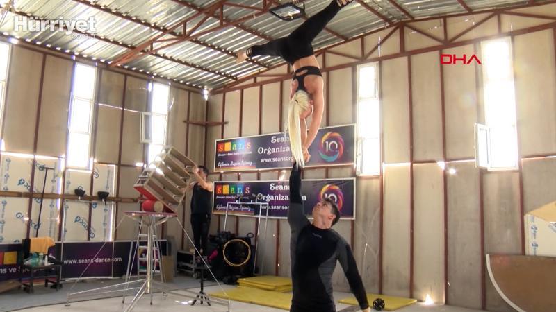Dancers stranded in Antalya stay fit with practice