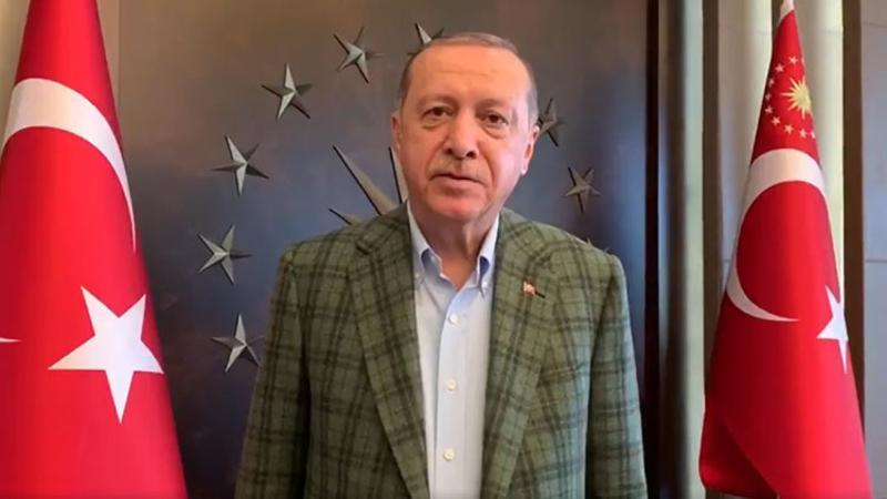 Cumhurbaşkanı Erdoğan'dan gençlere "Asla vazgeçmeyin" mesajı