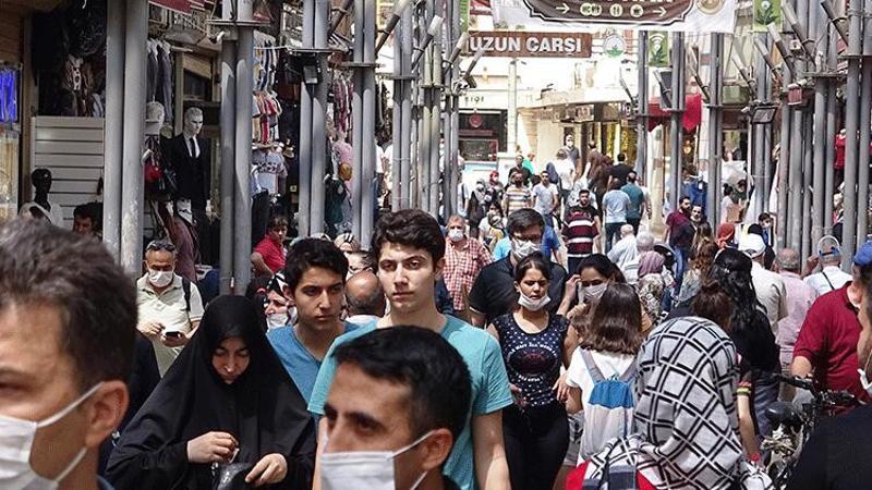 Bursa'da caddelerde bayram alışverişi yoğunluğu