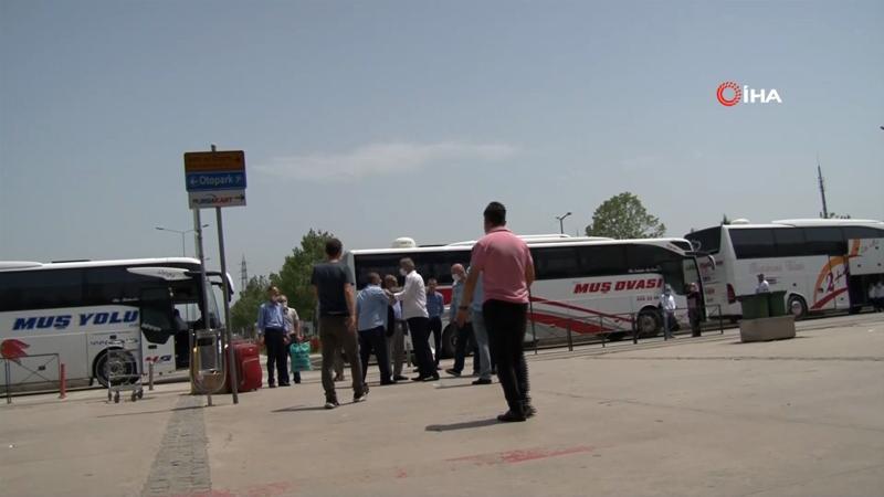 Terminalde yolcu kapma kavgası kamerada