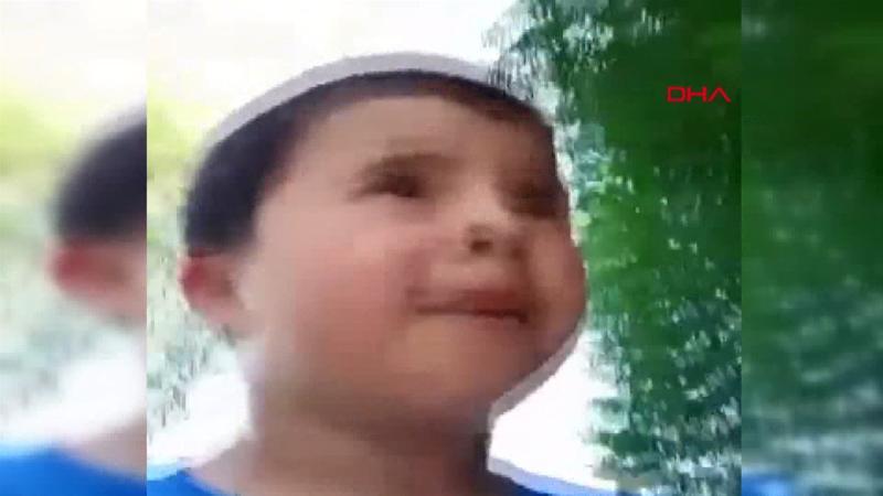 Sokağa çıkma izninde koronavirüse tepki gösterdi, ilgi odağı oldu