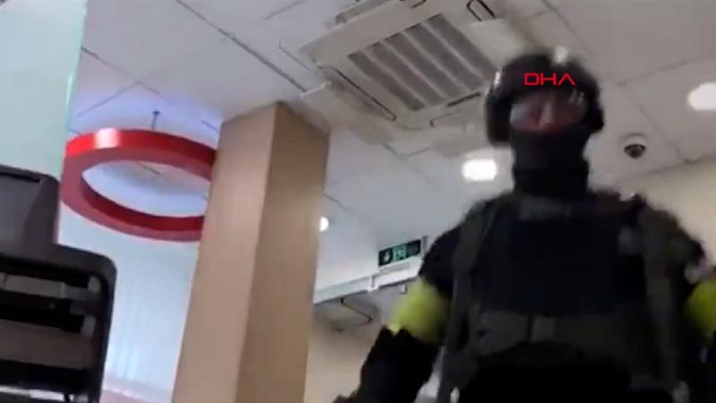Rusya'da bankaya giren şüpheli 5 kişiyi rehin aldı