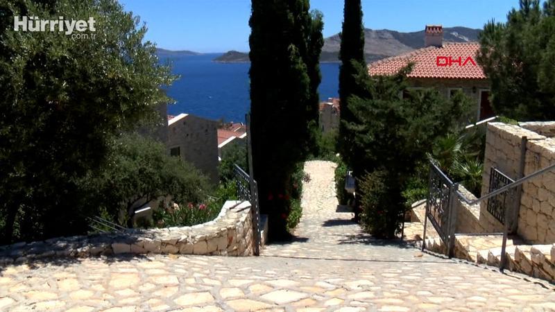 Aydınlatma direğinden çıkan yangın, villalara 15 metre kala söndürüldü