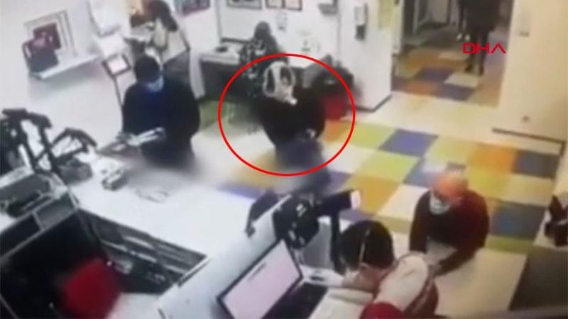 Kargo şirketine giden müşteriden sıradışı maske tepkisi