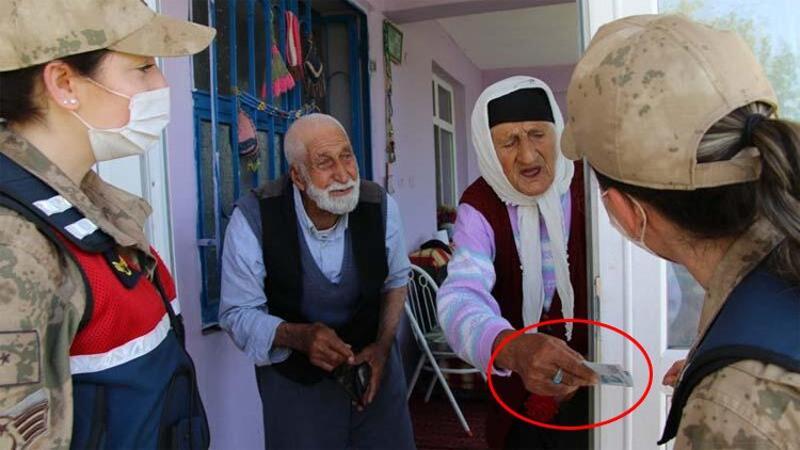 65 yıllık evli çiftin, gülümseten ‘Bayram Harçlığı’ diyaloğu