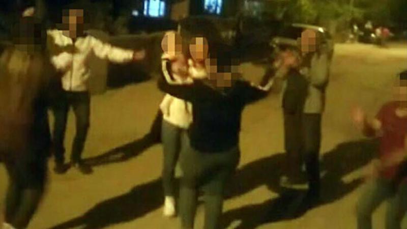 Sokağa çıkma kısıtlamasını hiçe sayıp davul eşliğinde oynayanlara ceza yağdı