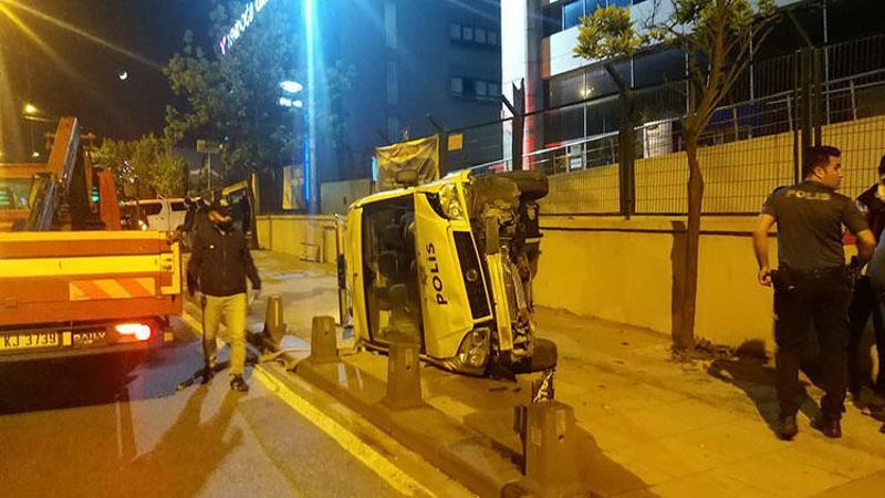 Sancaktepe'de polis otomobili yan yattı