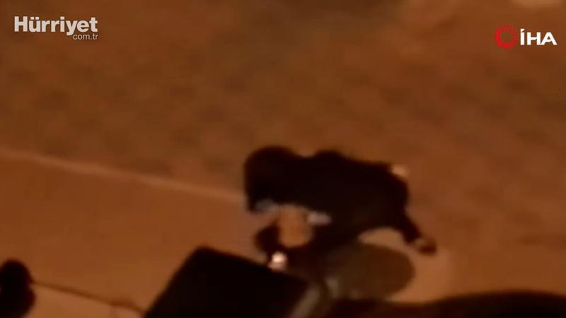 Antalya'da iki genç kız, sokak ortasında böyle kavga etti