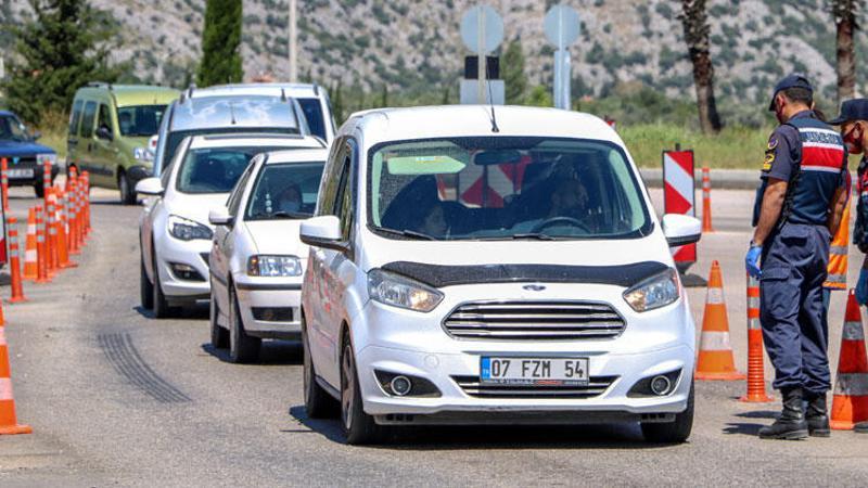 Antalya girişinde uzun araç kuyruğu oluştu