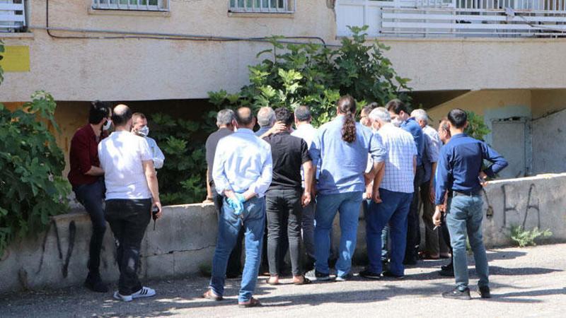 Oyun oynayan çocuklar bahçede kadın cesedi buldu