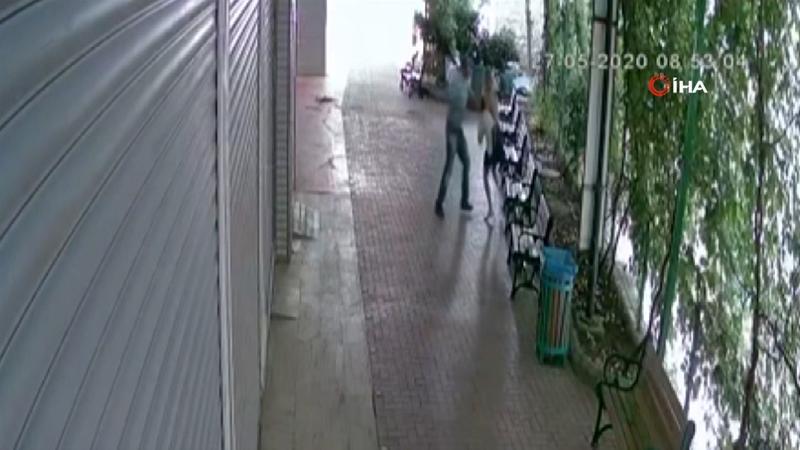 Banka müdürüne sokak ortasında saldırı kamerada
