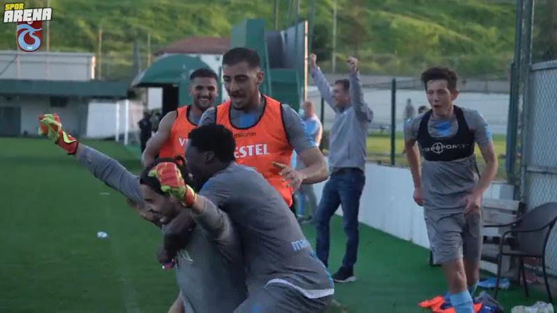 Uğurcan Çakır'dan minyatür kaleye spektaküler gol!