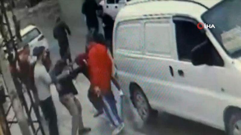 Alacak-verecek tartışması kaldırım taşlı kavgaya dönüştü