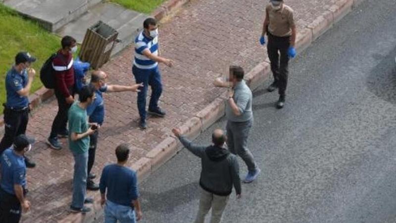 'Sosyal mesafe' uyarısı yapılınca cam parçasıyla kendisine zarar verdi