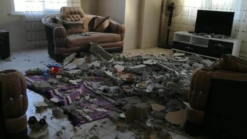Evin tavanında göçük oluştu, 2 kardeş yaralandı