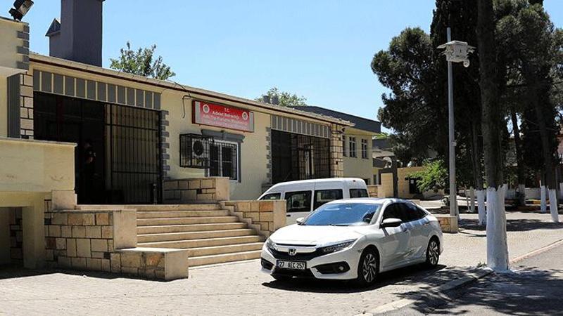 İş adamı, evlerine gittiği 2 kadın arkadaşı tarafından öldürdü