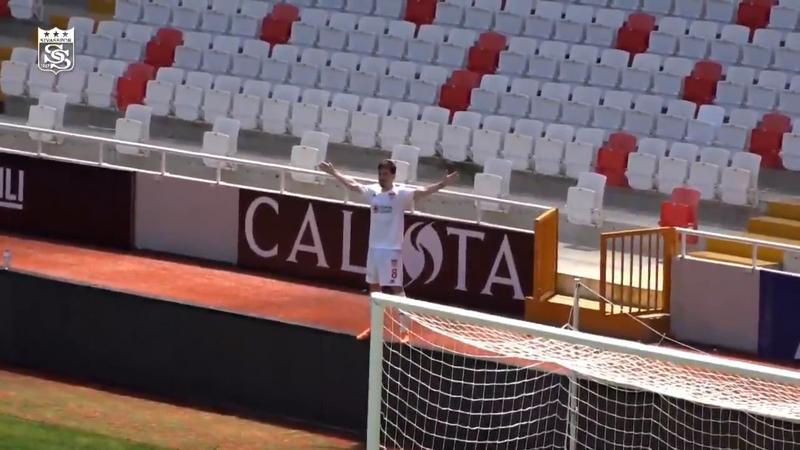 Hazırlık maçında Mert Hakan Yandaş fırtınası!