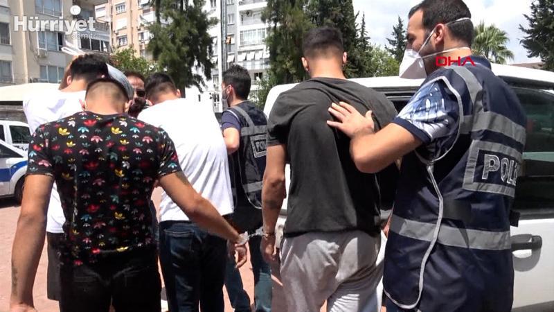 4 ev soyan fenomen ve 3 arkadaşı, işler yolunda gitsin diye dilenciye para vermiş
