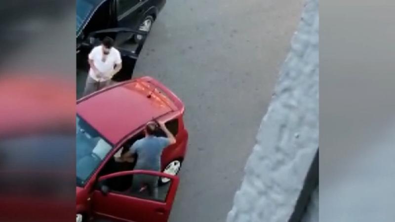 Yol verme kavgasında silahla tehdit etti