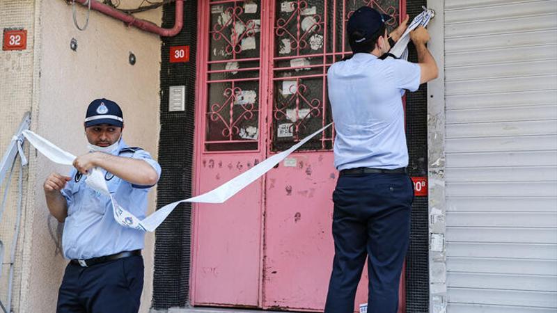 Zeytinburnu'nda çökme riski nedeniyle bir bina boşaltıldı