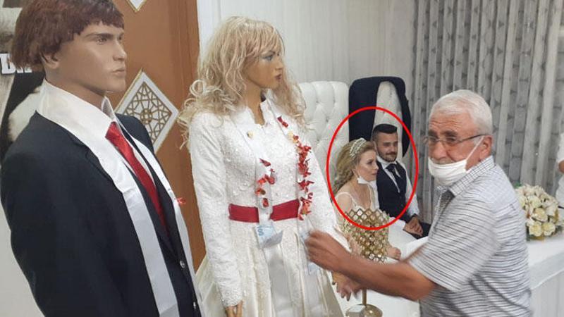 Düğünde takılar, gelin-damat yerine cansız mankenlere takıldı
