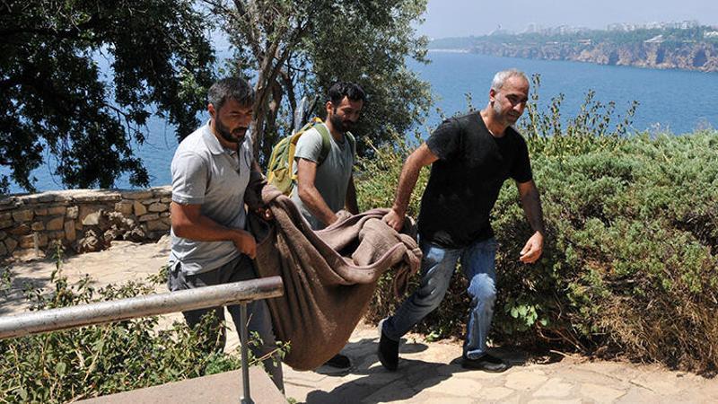 Antalya'da falezlerde Roma dönemine ait heykelcik bulundu