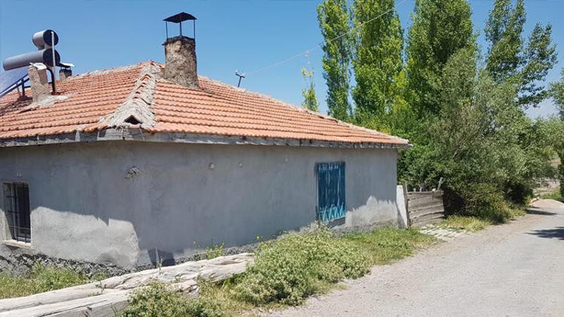 3 haftalık kızını boğarak öldürdü