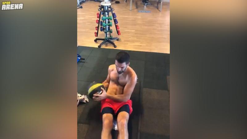 Arda Turan çalışmayı bırakmıyor