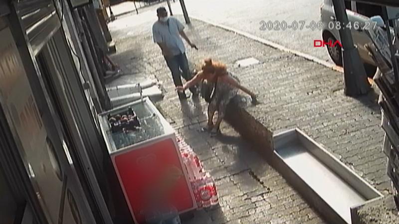 Beyoğlu'nda emniyet müdürlüğü önünde kadına silahlı saldırı anı güvenlik kamerasında