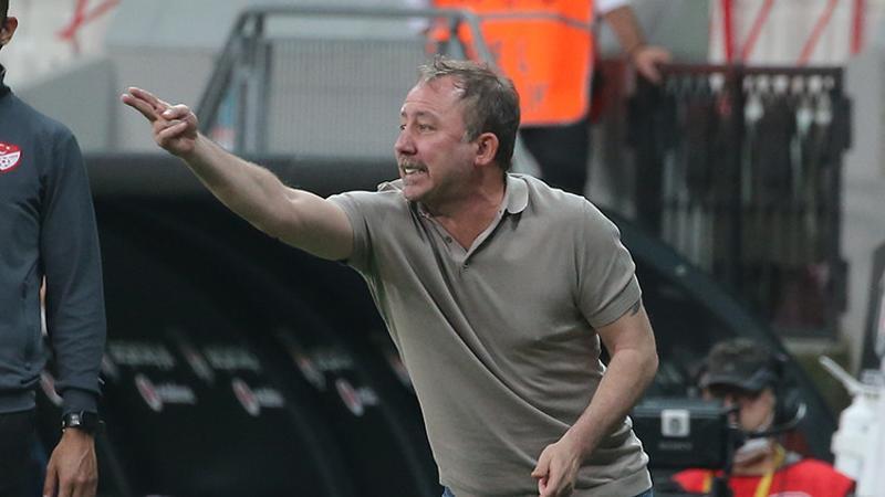 Sergen Yalçın, hakemlerin verdikleri kararın canlarını sıktığını söyledi