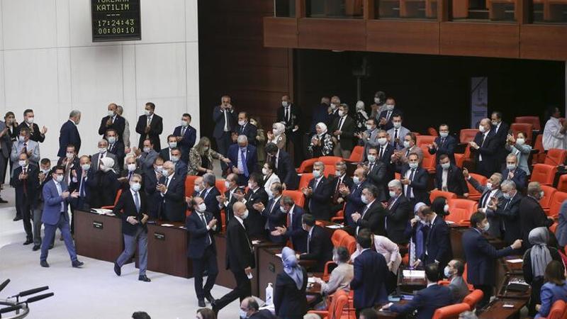 TBMM'de Ayasofya kararı ayakta alkışlandı
