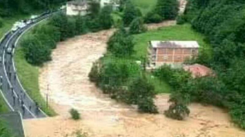 Rize'de sağanak sele dönüştü!