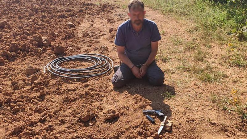 Tarlasında Hint kenevirlerini sularken suçüstü böyle yakalandı