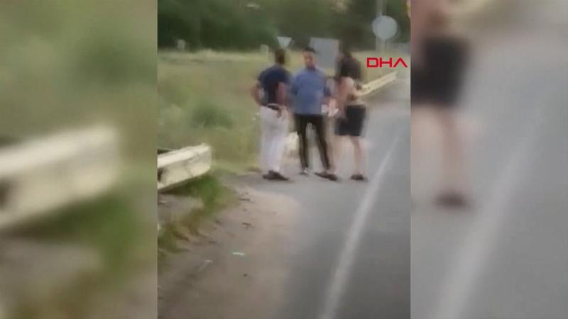 Hakan Bayrakçı, trafikte tanık olduğu bıçaklı kavgayı ayırdı