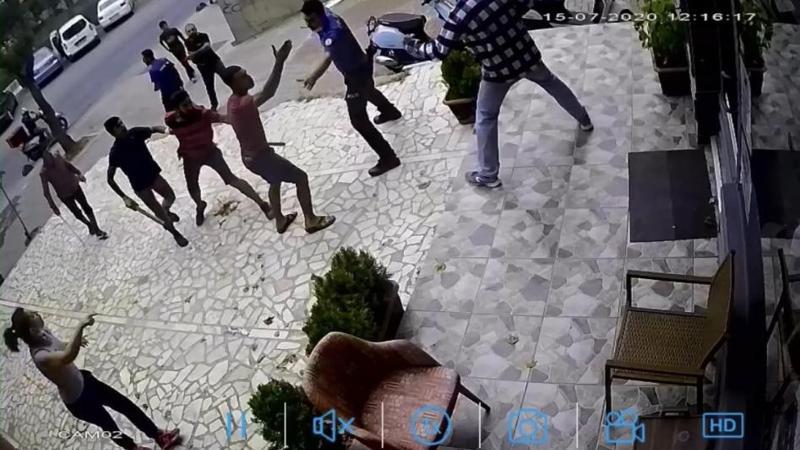 Kadıköy'de bıçaklı sopalı kavga güvenlik kamerasında