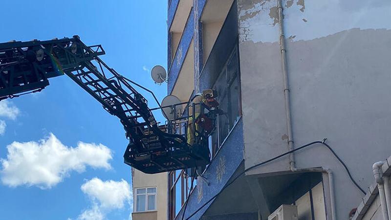 Ataşehir'de 4 katlı bir binanın birinci katında yangın çıktı