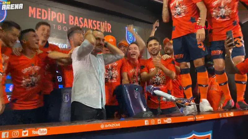 Şampiyon Başakşehir'de Okan Buruk ve futbolcuların coşkusu