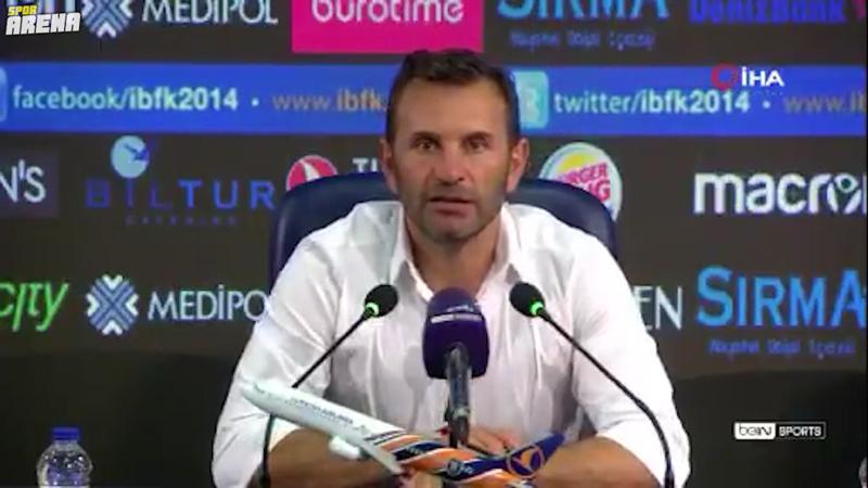 Basın toplantısında sürpriz baskın!