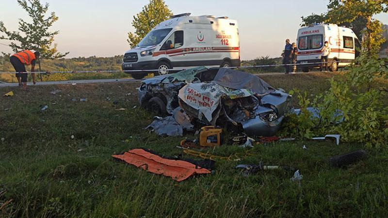 Kamyonla çarpışan otomobildeki 4 kişi öldü