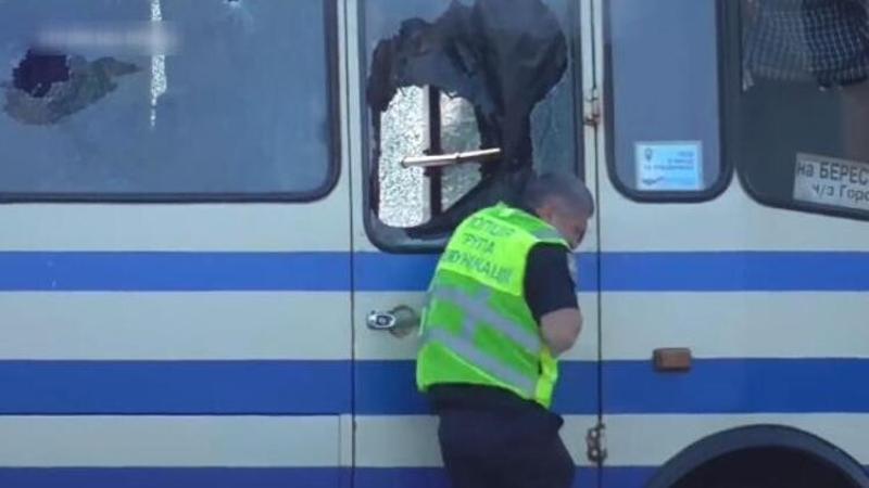 Ukrayna’da 13 kişiyi rehin alan saldırganın ateş açma anı kamerada