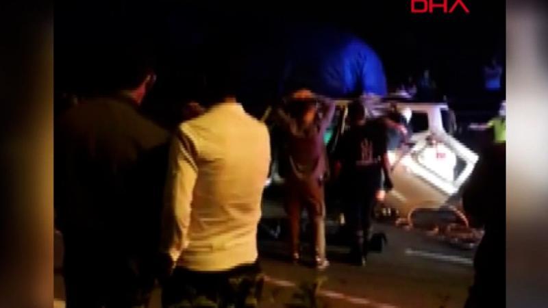 Kamyona çarpan hafif ticari araçtaki 4 kişi öldü