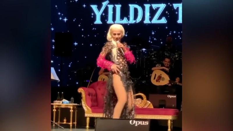 Yıldız Tilbe: Bülent Ersoy benim bacaklarıma hasta