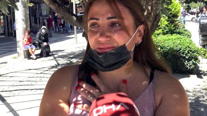 Kadın cinayetleri protestosunu izleyen kadının duygu dolu anları